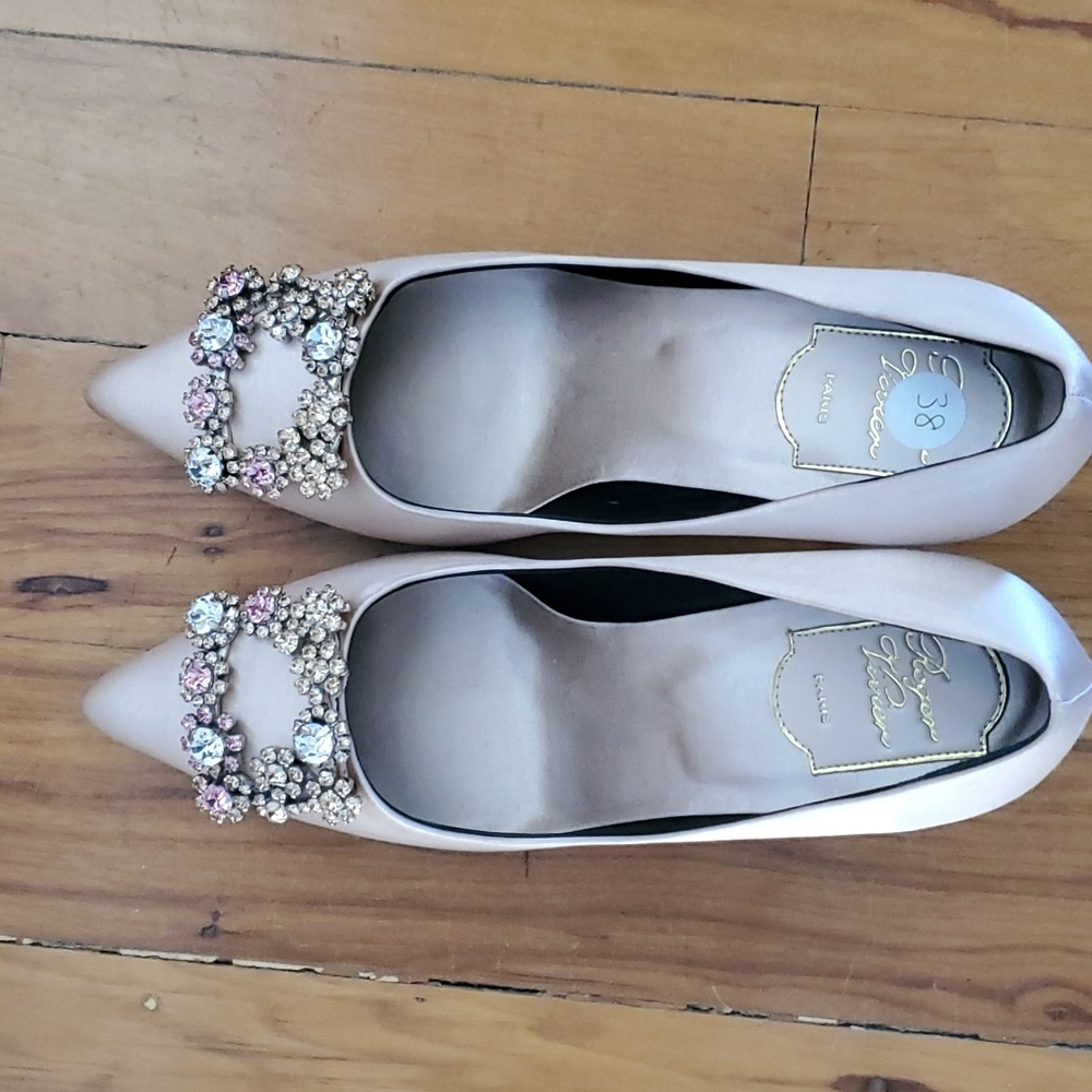 Brand new Roger Vivier Satin Pumps size 8, no tags, no box.